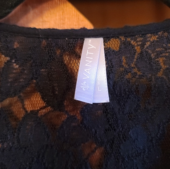 Vanity - Picture 3 of 3